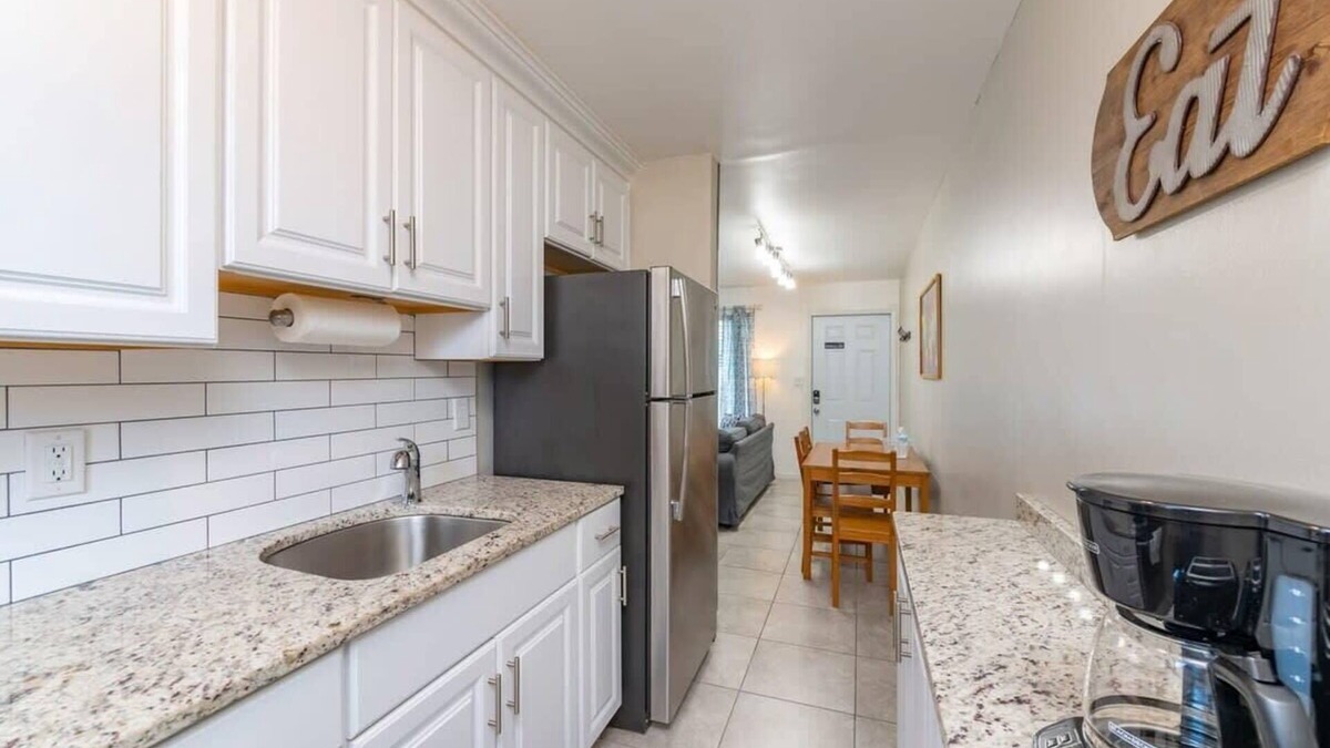 Santa Barbara Estates Apartment | Walk Pompano Beach From Our Cozy One Bedroom Apt