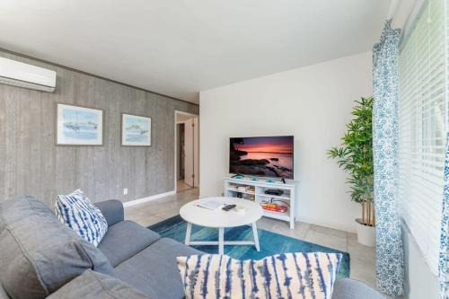 Santa Barbara Estates Apartment | Walk Pompano Beach From Our Cozy One Bedroom Apt