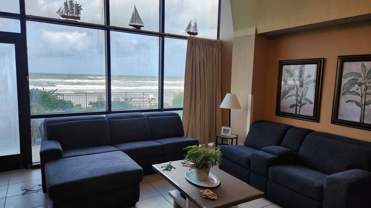 Daytona Beach Condo | Walk right out to the beach, pool and tiki bar from this 1 bedroom deluxe condo