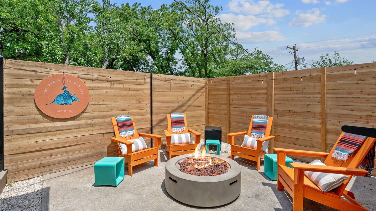 South River City House | Walk S Congress Pool Putt Putt 3 KINGS/2 BATH FULLY Remodeled