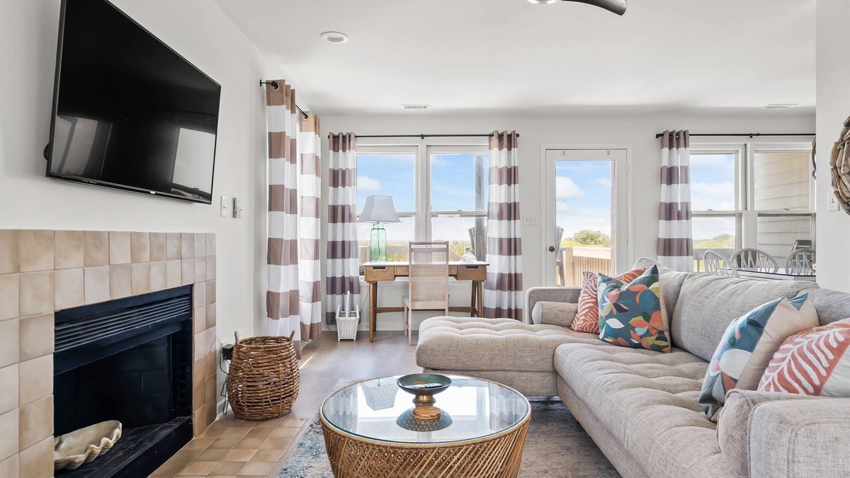 Topsail Beach House | Walk to 2 Beaches | Serenity Point + Dog Friendly!