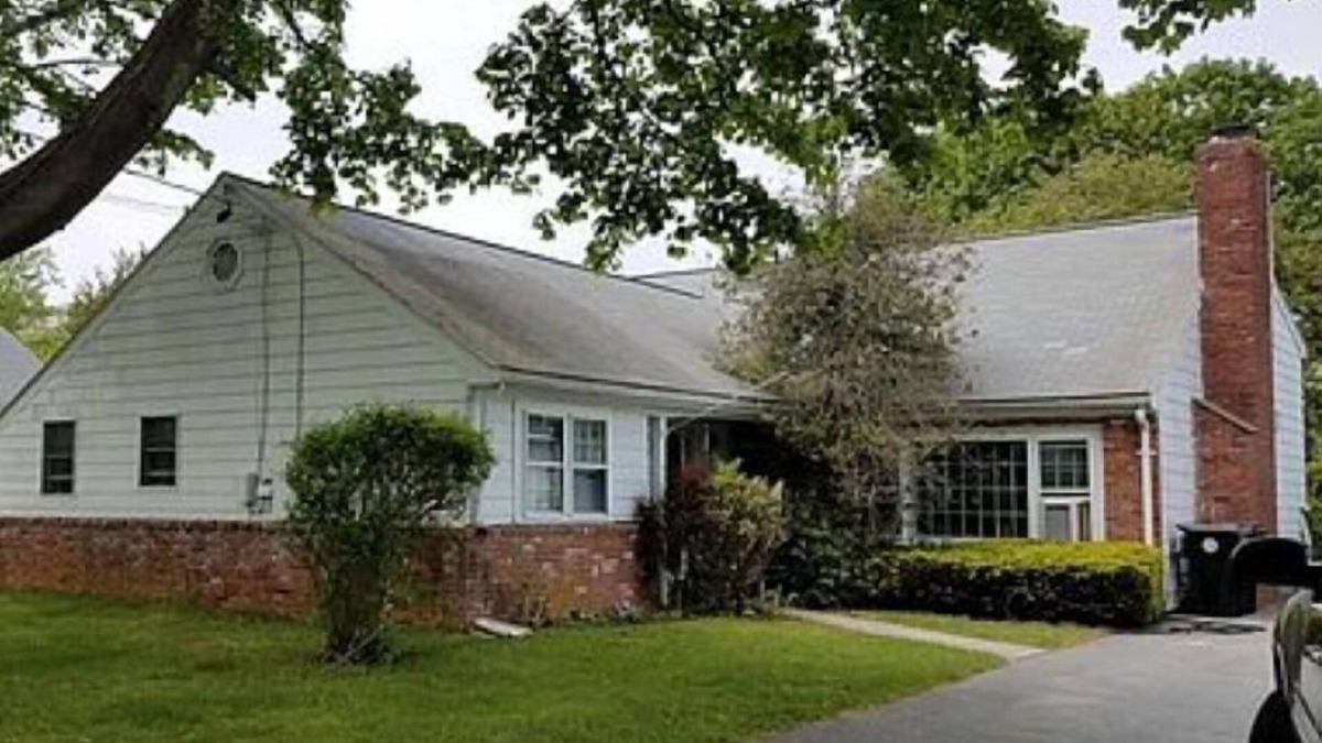 Dartmouth House | Walk to a private neighborhood beach