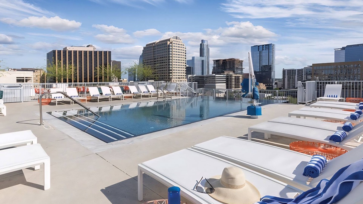 West End Resort | Walk to ACL Downtown Wyndham Studio Deluxe Rooftop Pool 10/03-10/06