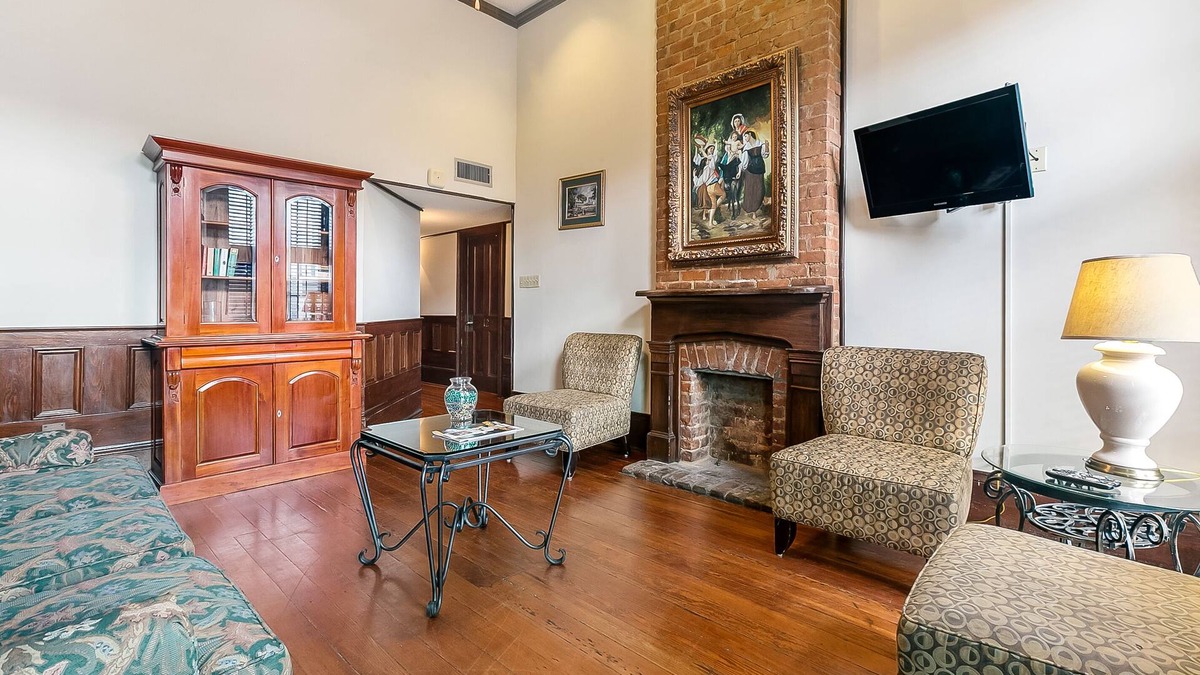 New Orleans Hotel | Walk to all the French Quarter attractions. Excellent location for a group.