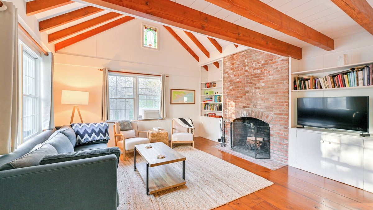 Beach Hampton Cottage | Walk to Amagansett Beach: Cottage w/Deck!