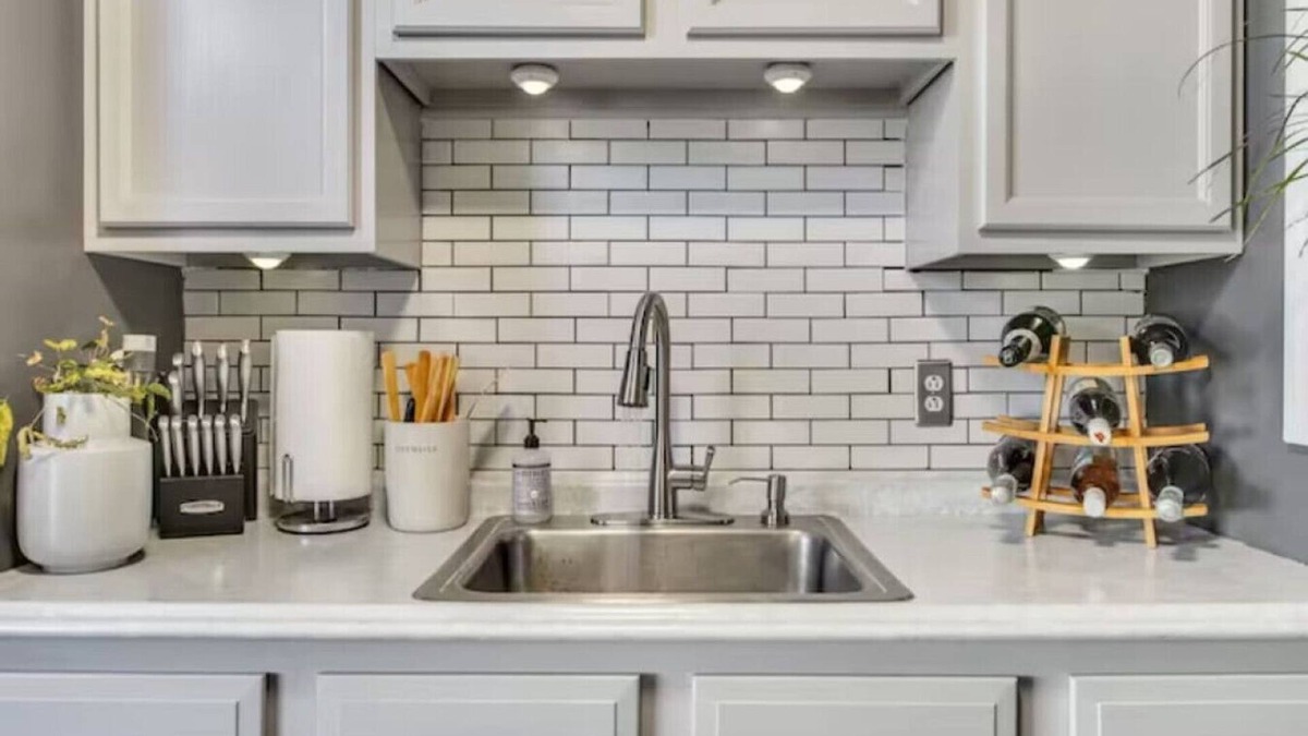 Lower Lawrenceville Apartment | Walk to Arsenal Park! Cozy & Comfy Studio up to 4Pax