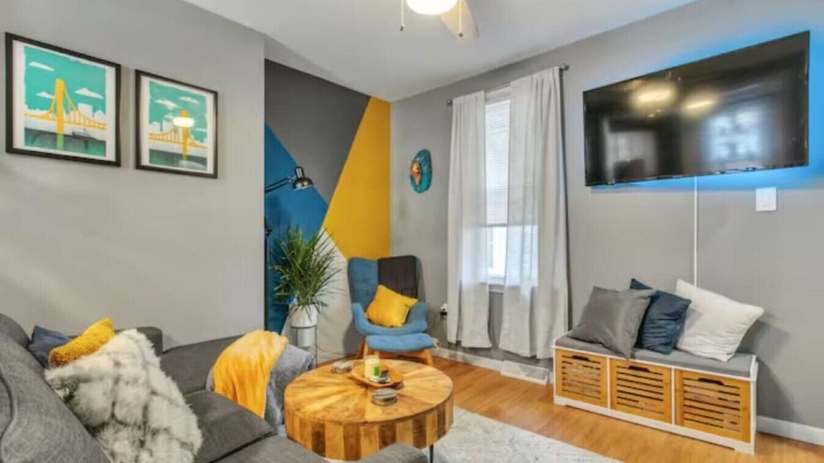 Lower Lawrenceville Apartment | Walk to Arsenal Park! Cozy & Comfy Studio up to 4Pax