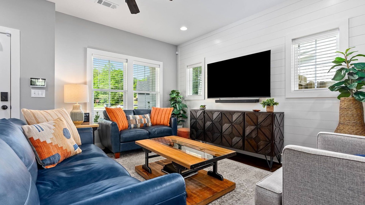 Auburn House | Walk to Auburn Campus Park at Home Free Golf - Tennis Easy Drive