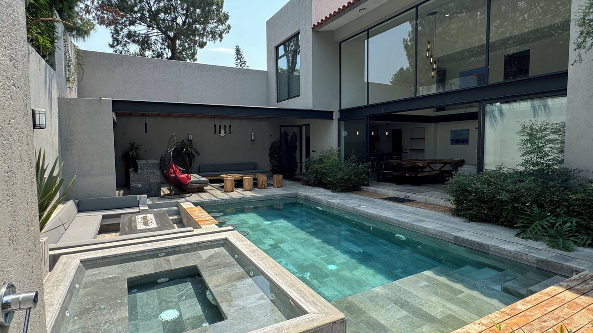 Avandaro House | Walk to Avandaro center, 6 bedrooms, private pool, jacuzzi, firepit, karaoke