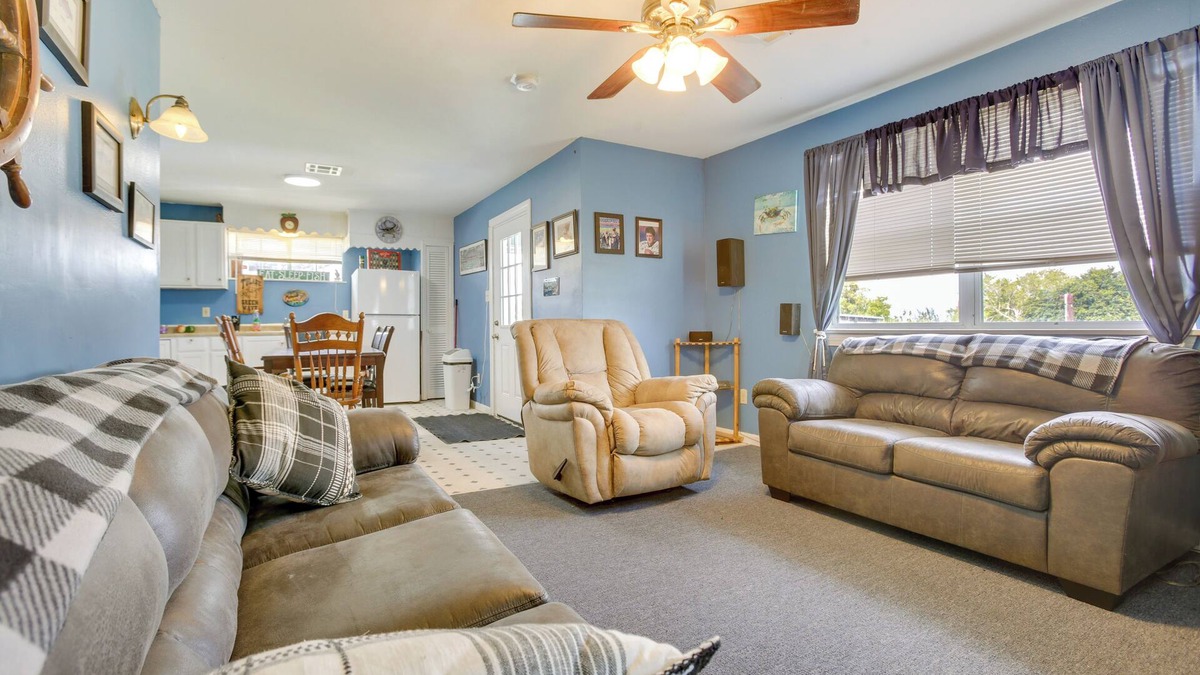Delacroix House | Walk to Bayou Lery: St Bernard Home w/Kayaks!