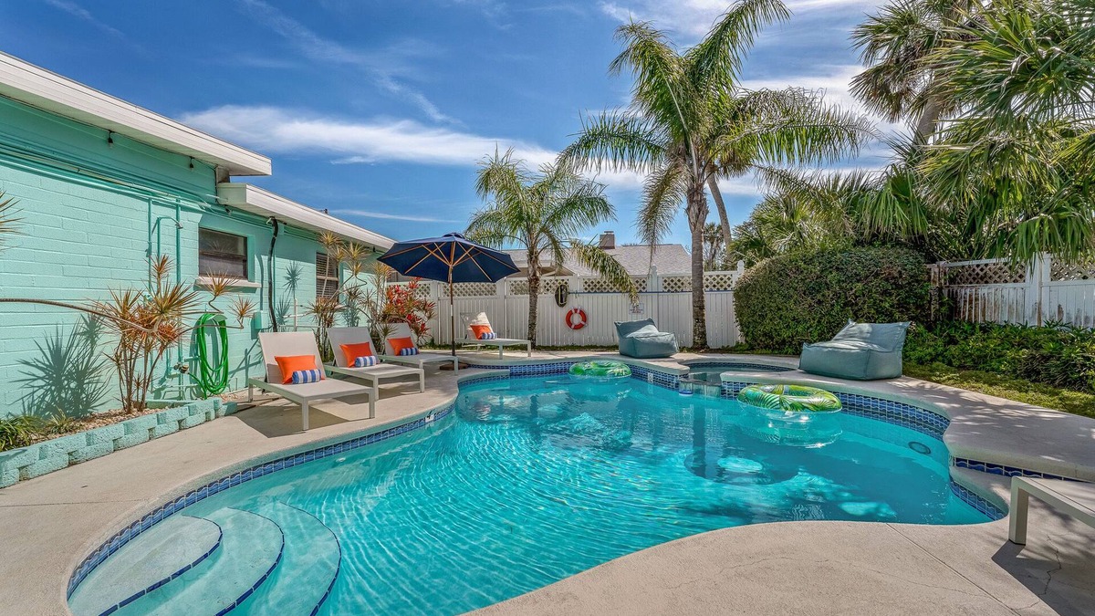 Daytona Beach House | Walk to Beach | Heated Pool | Private In-Law Suite | Great For Families & Groups