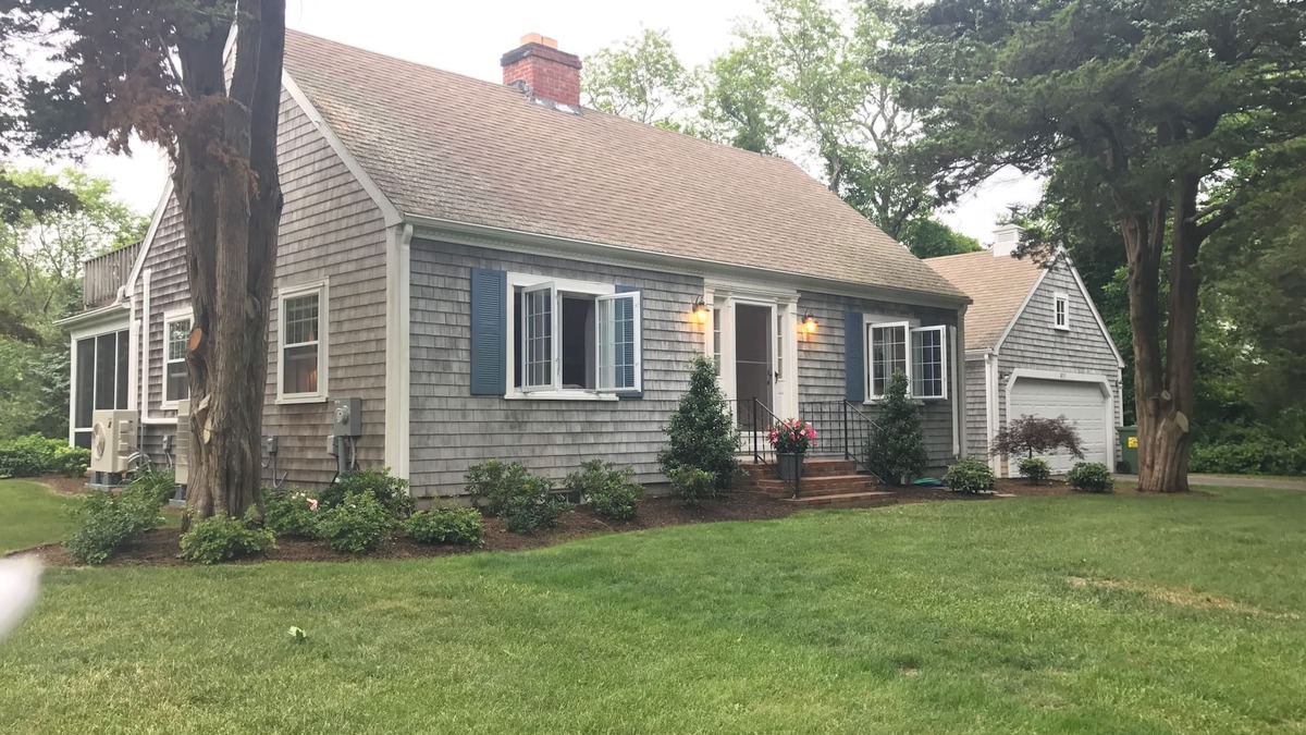 Brewster House | Walk to Beach! 3 bedrooms, huge yard, bay views, AC