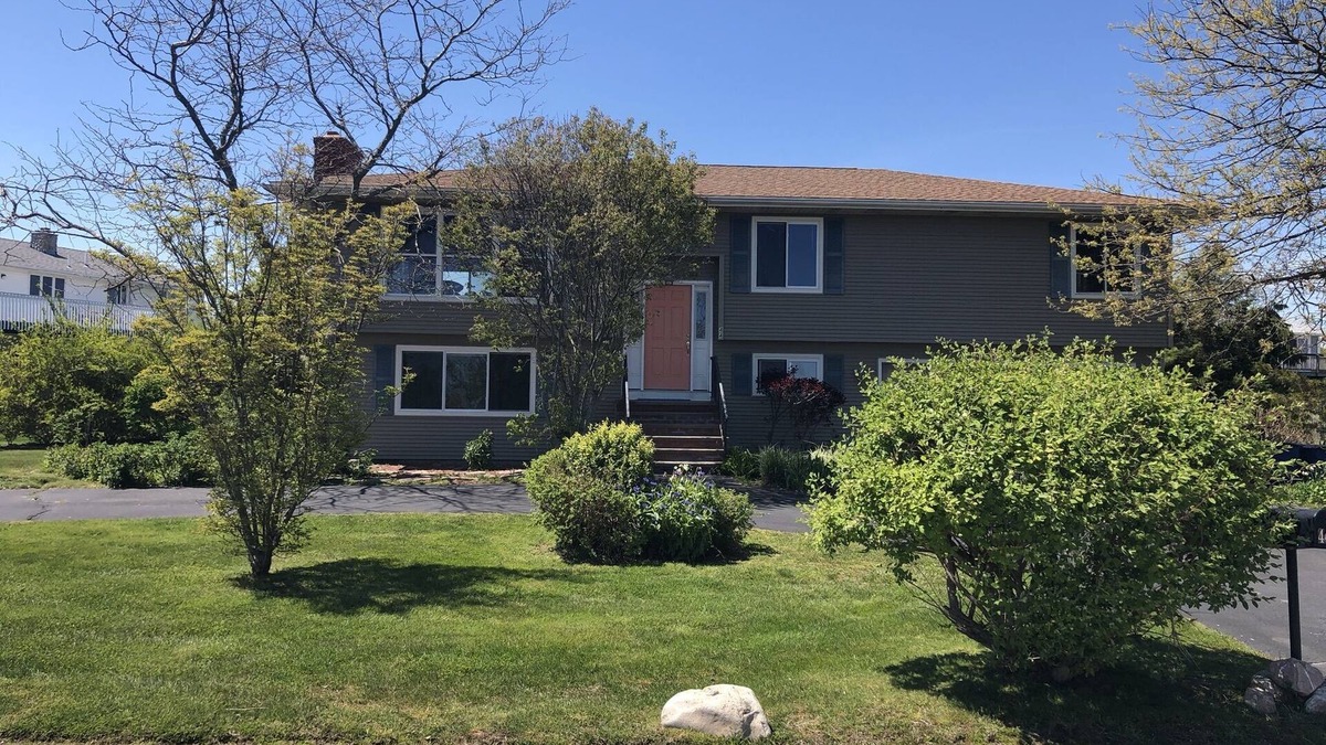 Eastward Look House | Walk to Beach: 7 beds 5 bedrooms 2.5 baths, H&C outdoor shower, oversized yard