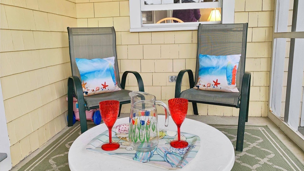 South Harwich Cottage | Walk to Beach, AC, WiFi, Screened porch