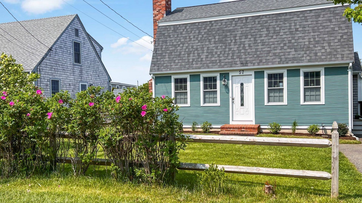 Sandwich House | Walk to beach, AC & WIFI, close to Cape Cod Canal