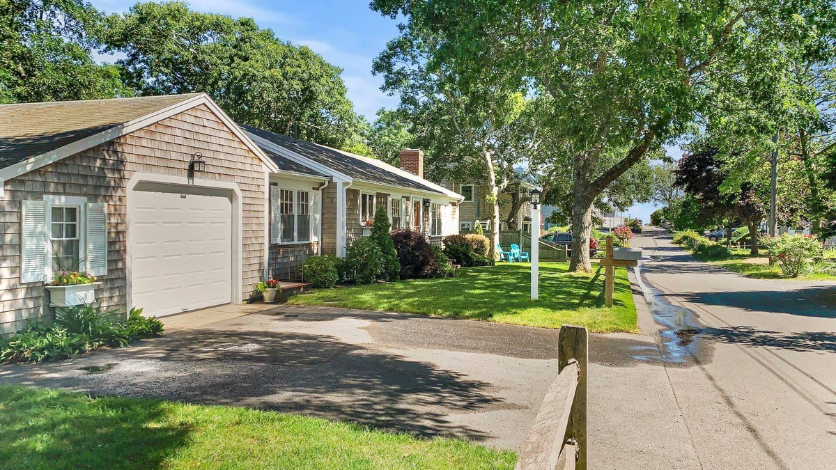 Harwich Port Cottage | Walk to Beach Close to Town WiFi AC Units Ginger Plum Cottage