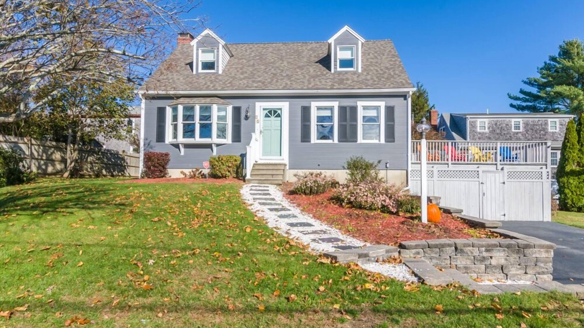 Sandwich House | Walk to Beach Close to Cape Cod Canal