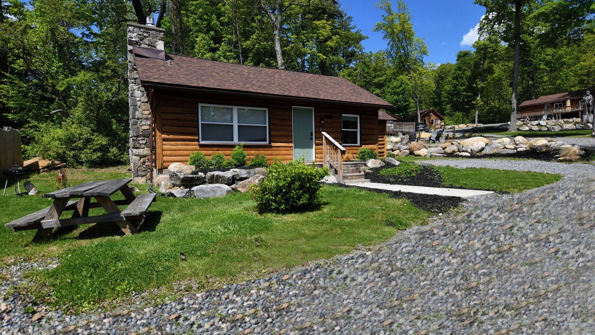 Lake George Cabin | Walk to Beach - Close to Town - Pet Friendly Cabin