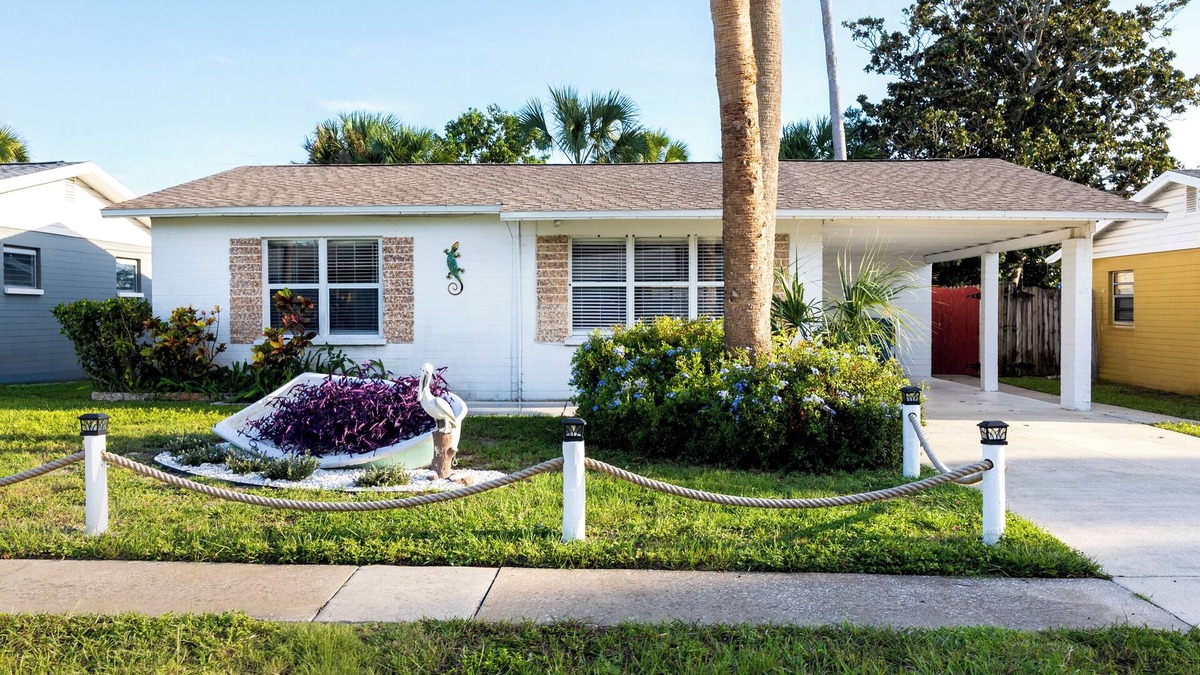 Ormond Ocean Gard Cottage | Walk to beach Cottage