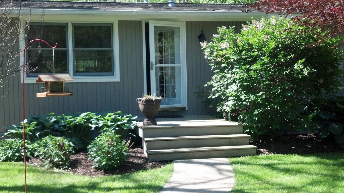 Douglas Cottage | Walk To Beach - Cozy Douglas Cottage - Close To Downtown Saugatuck