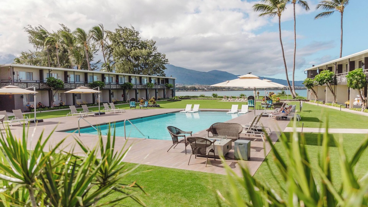 Kahului Hotel | Walk to Beach, Dine Nearby | Welcoming Room with Outdoor Pool & Airport Shuttle