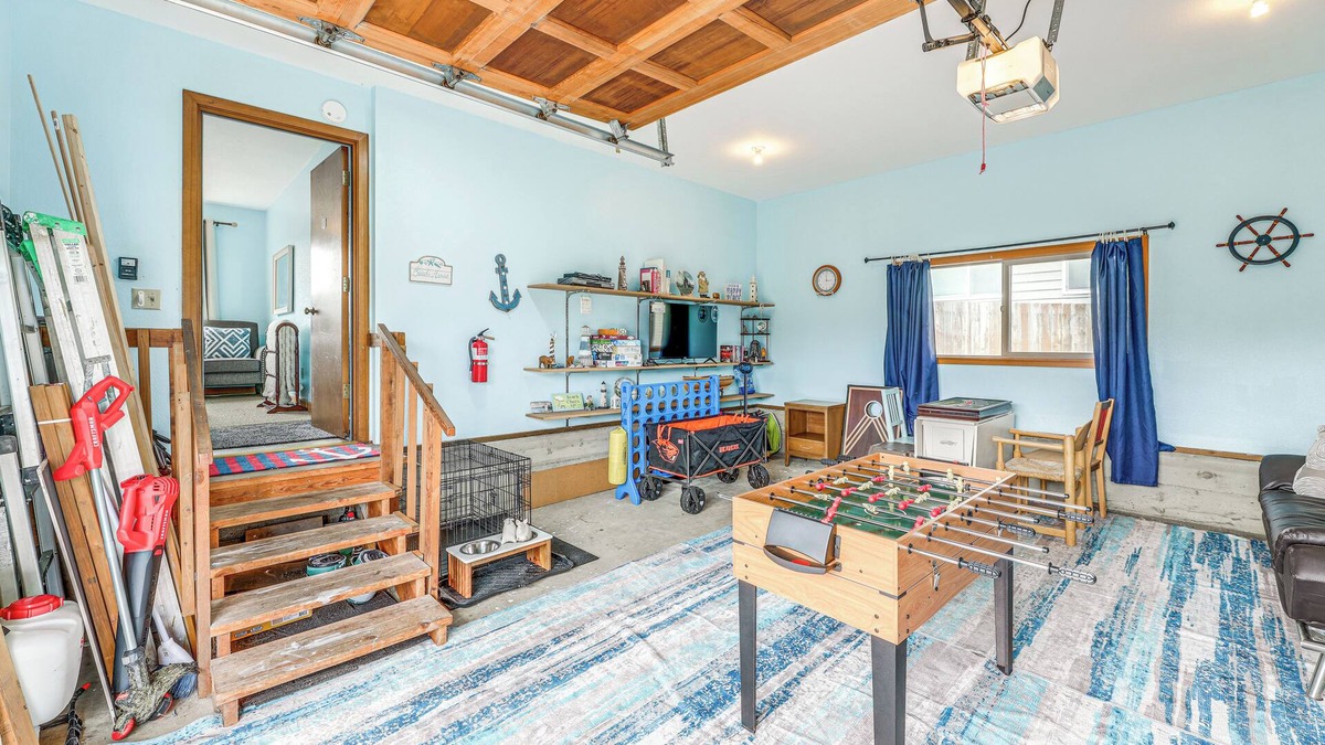 Lincoln City House | Walk to Beach: Dog-Friendly Home in Lincoln City
