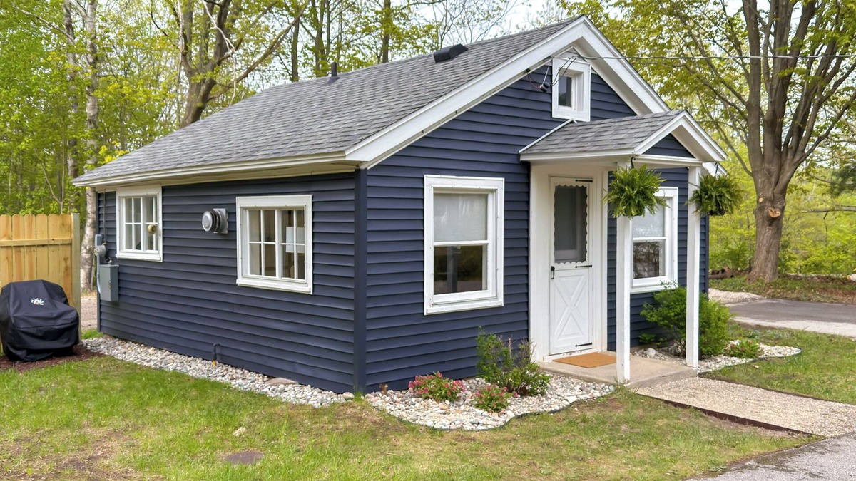 Frankfort Cottage | Walk to Beach & Dtwn: Frankfort Cottage w/BBQ