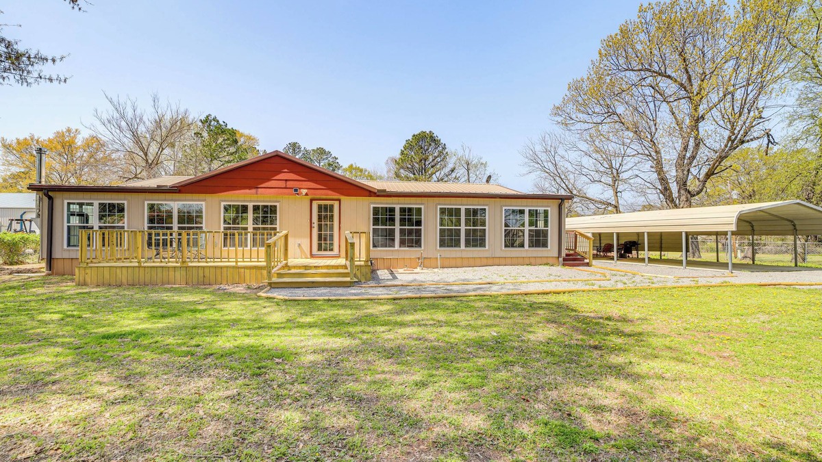 Longtown House | Walk to Beach: Eufaula 'Fisherman’s Delight' Home