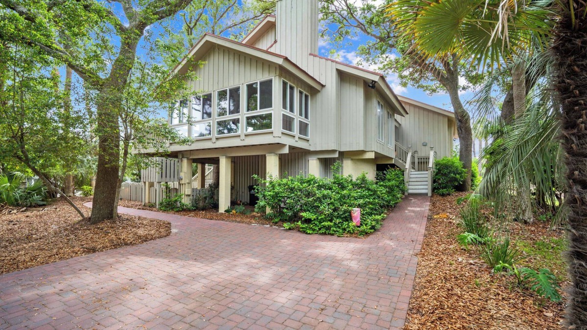 Saint Helena Island House | Walk to Beach, Golf Cart Included, Pets Considered - 701 Flying Fish