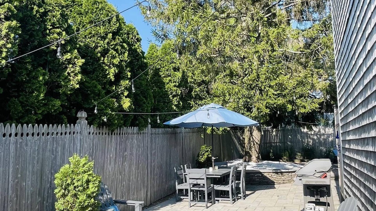 Newport East House | Walk to beach! Great large outdoor patio. Still booking fall 2025!