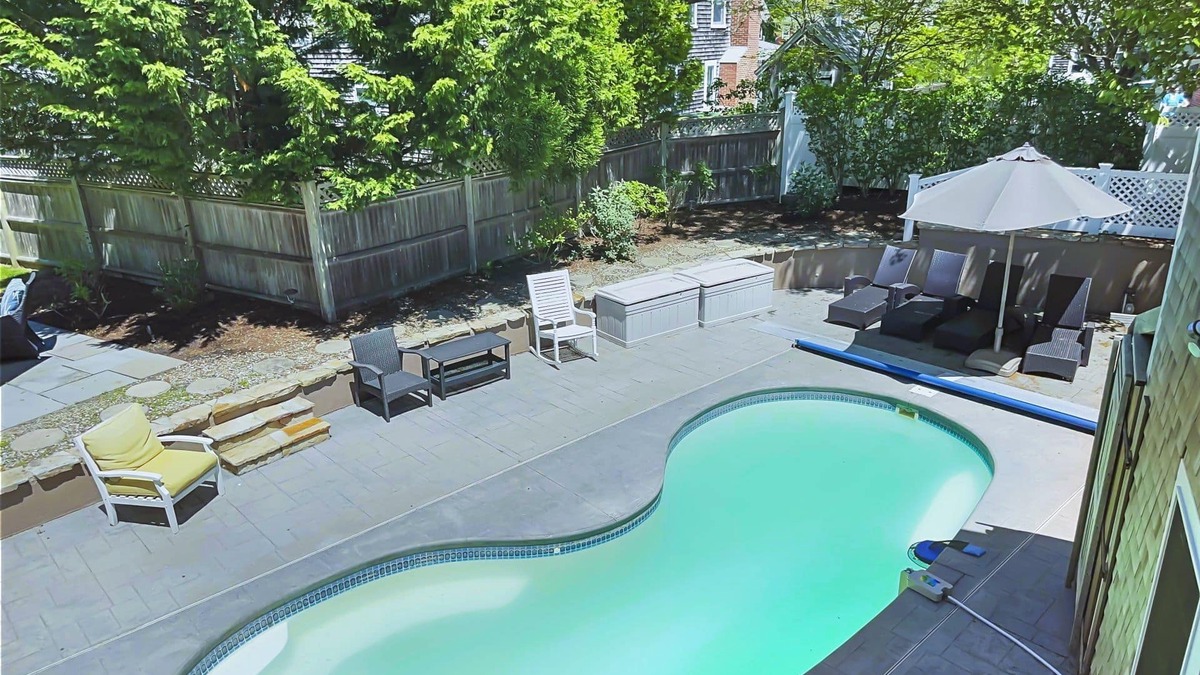 Chatham House | Walk to Beach Heated Pool Pet Friendly AC WiFi Sand Simeon