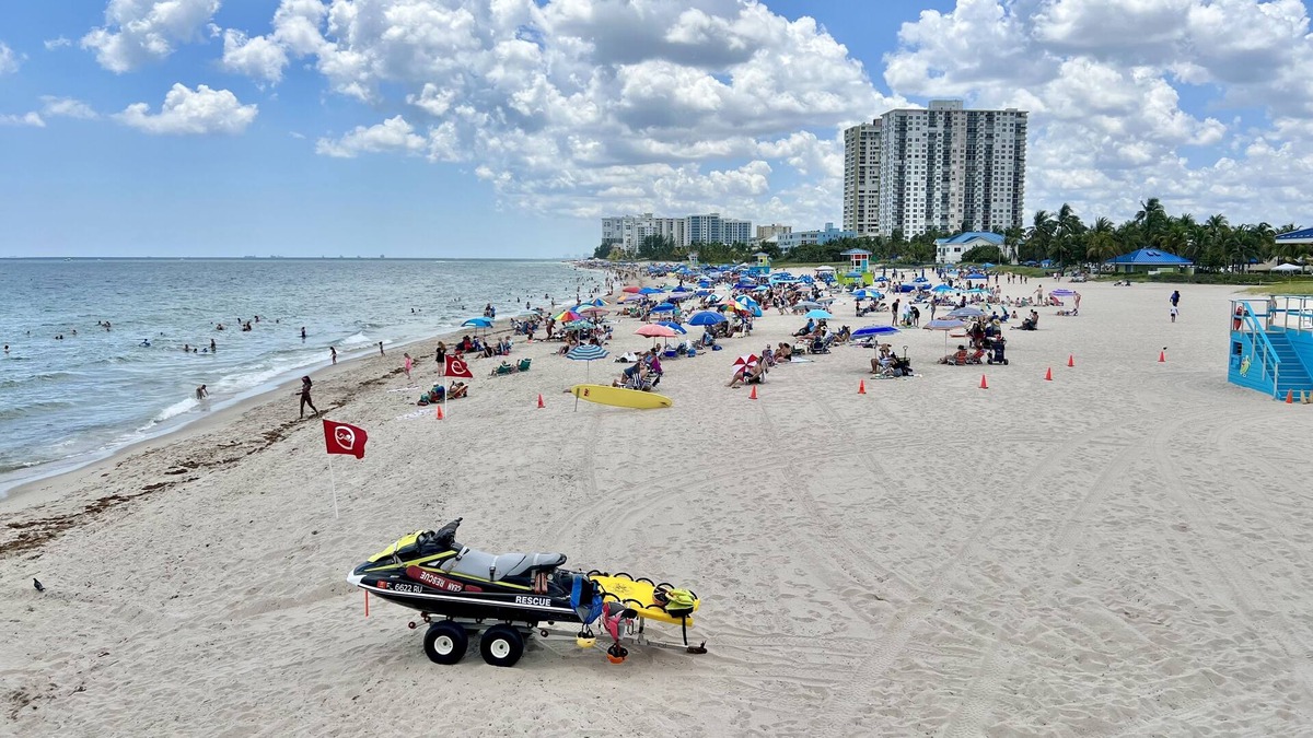 Cypress Point Apartment | Walk to beach in 3 minutes and enjoy beautiful Pompano Pier and Beach area.