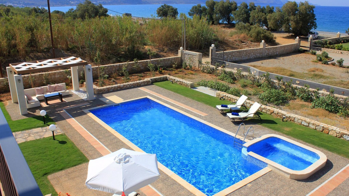 Rapaniana Villa | Walk to beach! Luxury and Serenity, Seaside Home