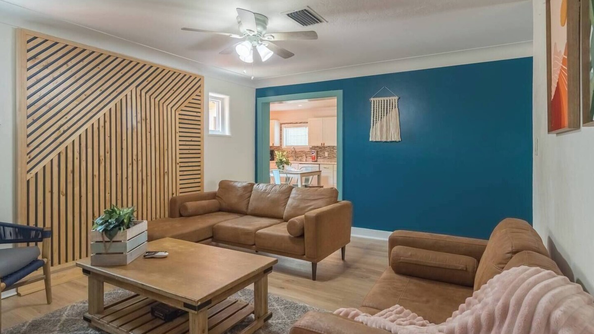 Daytona Beach House | Walk to Beach & Ocean Center/Garage/60' Driveway. PETS OK!