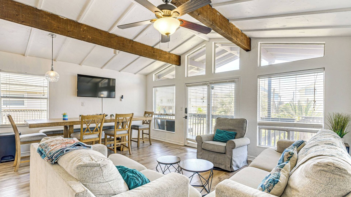 San Luis House | Walk to Beach: Ocean-View Home w/Deck in Freeport