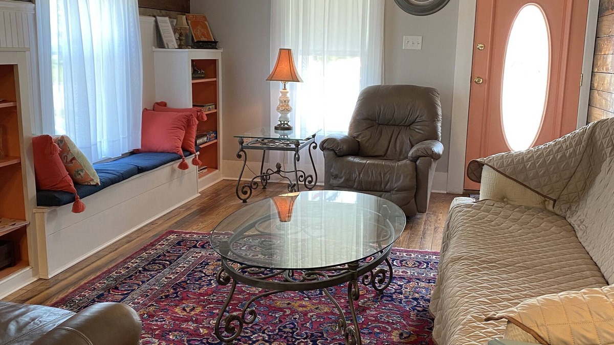 Gulfport Cottage | Walk to beach, pier, casino from historic charming cottage and pet friendly!