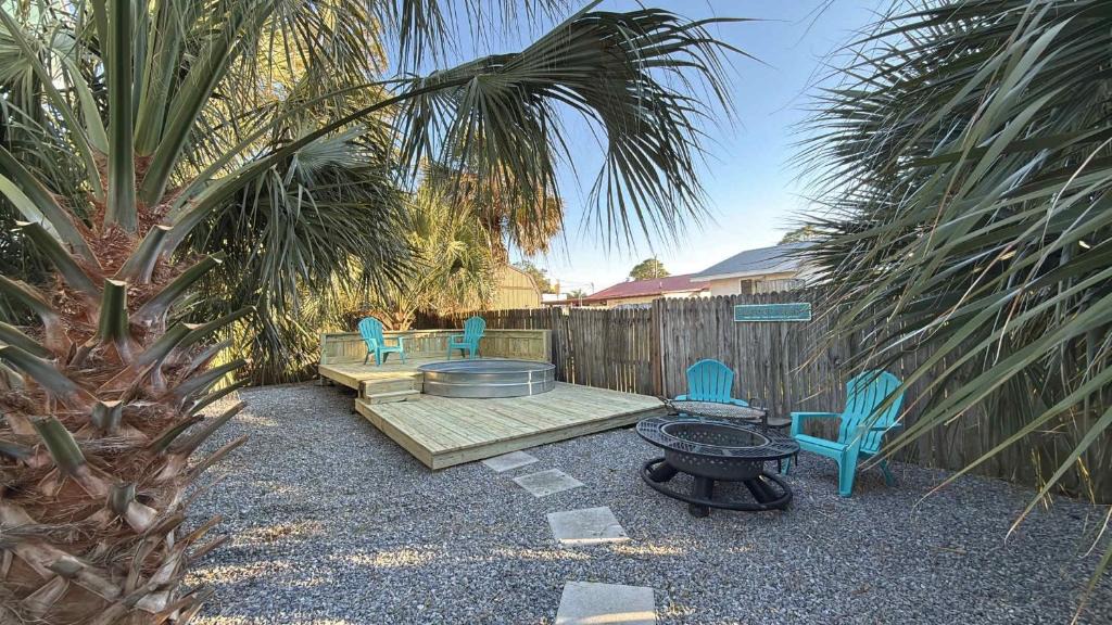 Silver Sands House | Walk to Beach Restaurants Fire Pit Large Porch