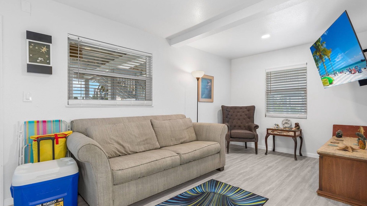 Fort Myers Beach Condo | Walk To Beach, North End Restaurants, Night Life Steps Away!