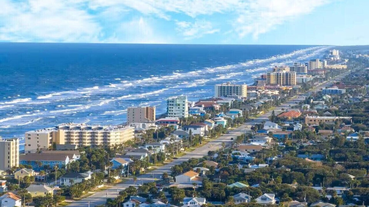 New Smyrna Beach House | Walk to beach | Fenced Yard | BBQ Grill