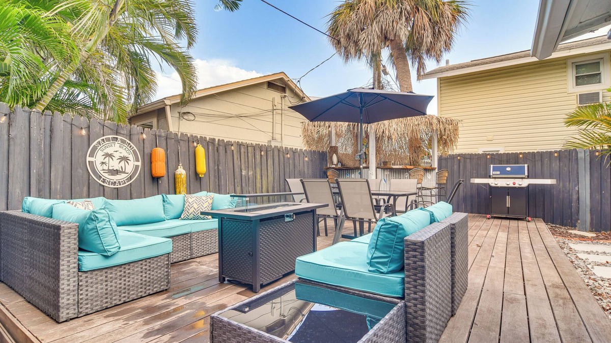 Sunset Beach House | Walk to Beach: Treasure Island Gem w/Golf Cart!