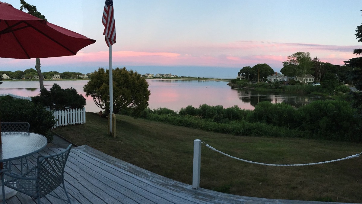 Falmouth Heights House | Walk to Beach - Waterfront 3 BR Cape - Pet friendly - Falmouth Heights, MA