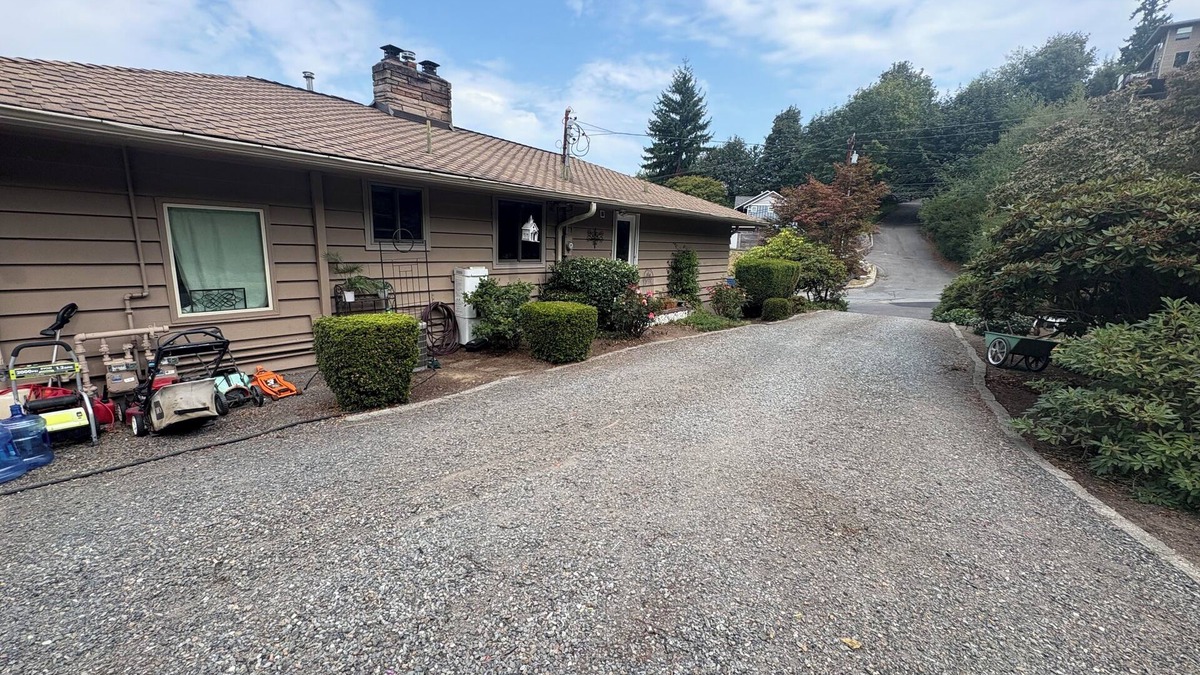 Mukilteo House | Walk to Beaches, Parks & Dining.n2BR Getaway with Fitness Room, AC & More