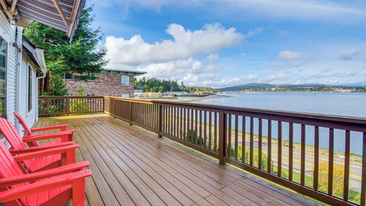 Retsil House | Walk to Beaches: Waterfront Home in Port Orchard!