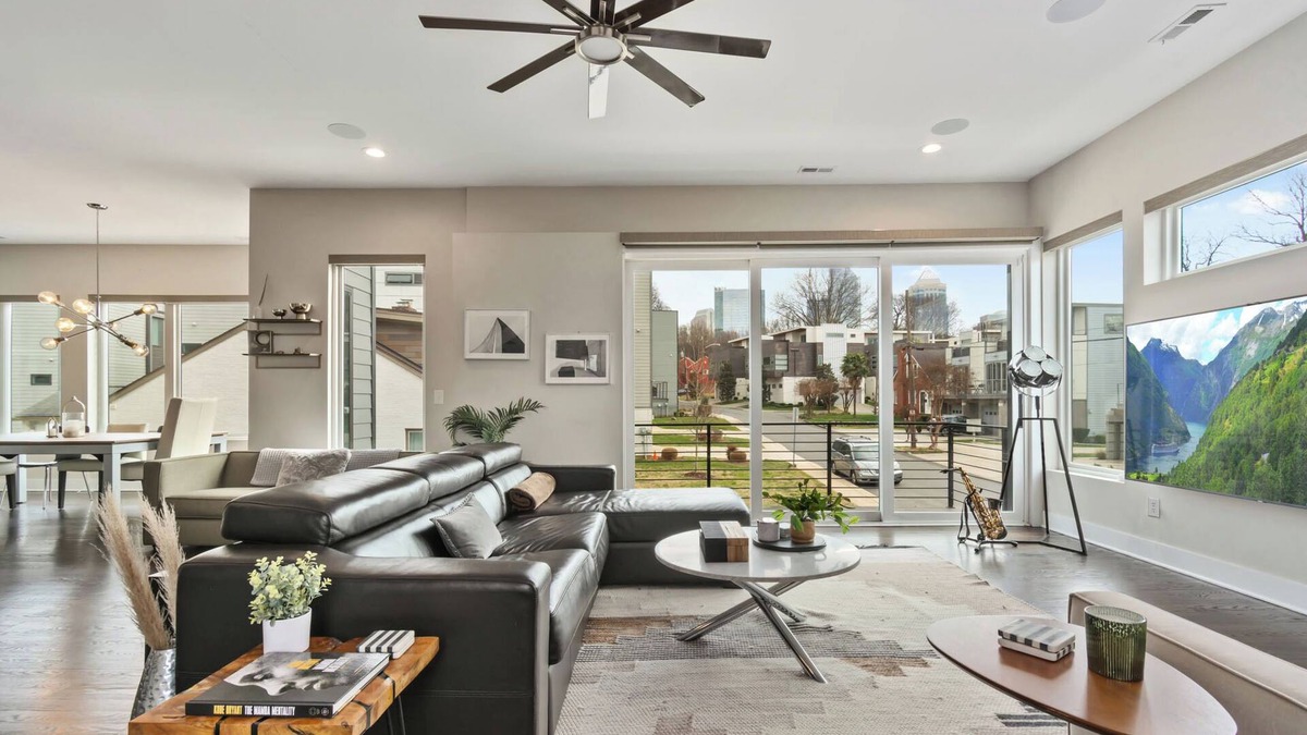Third Ward House | Walk to BOA Stadium & Uptown, Rooftop HotTub, Private Gym.