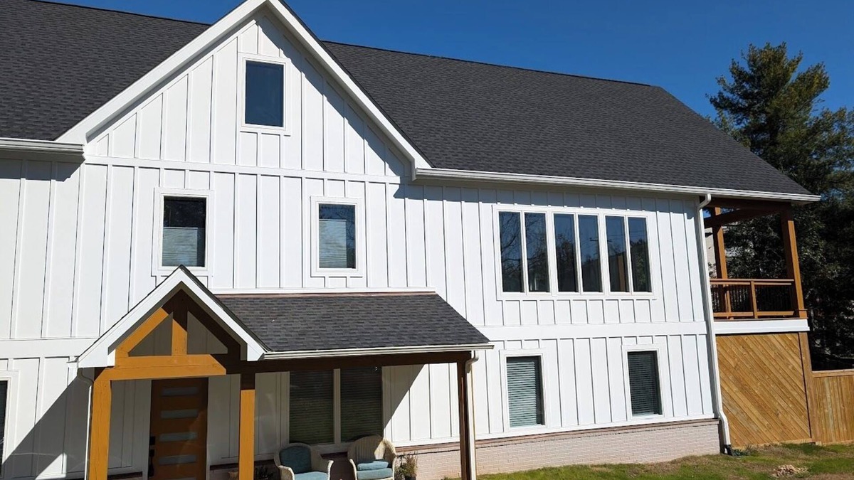 North Downtown Apartment | Walk to breweries, live music, restaurants, parking, fenced yard.
