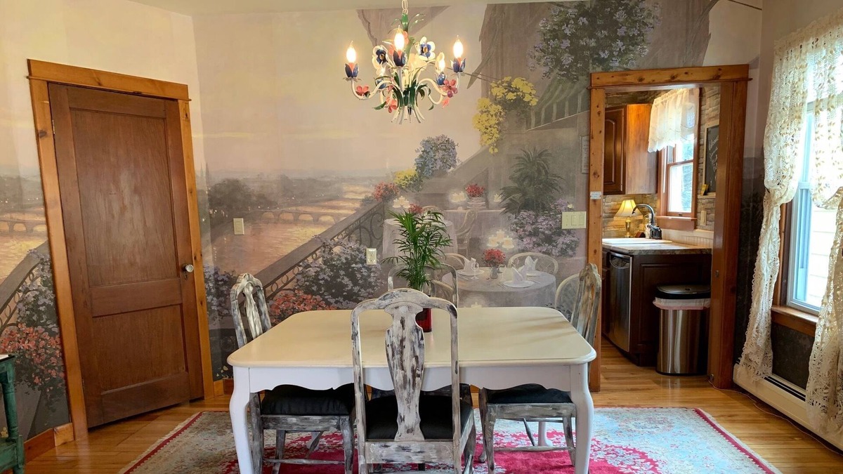 South End Apartment | Walk to breweries, restaurants, bike path, the lake, Farmer's Market, groceries!