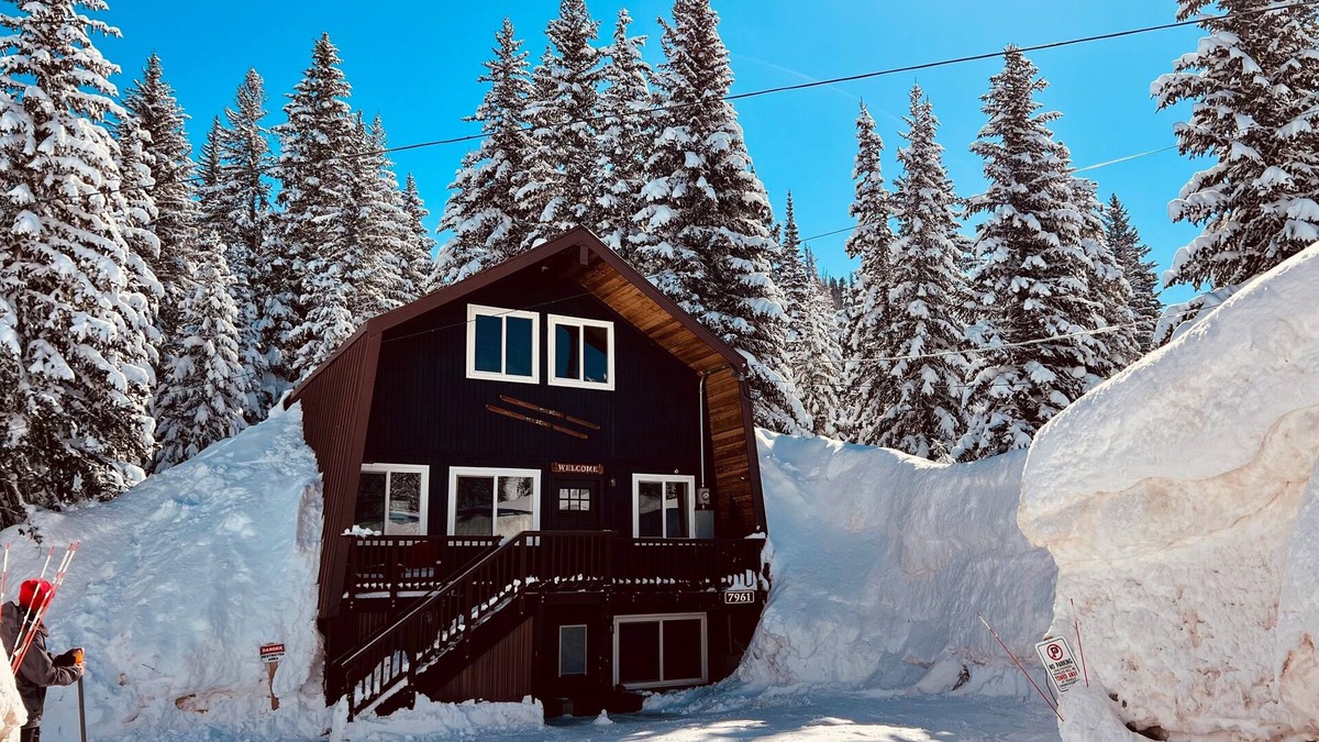 Salt Lake Mountain Resorts Cabin | WALK TO BRIGHTON + PRIVATE HOT TUB + MOUNTAIN VIEW