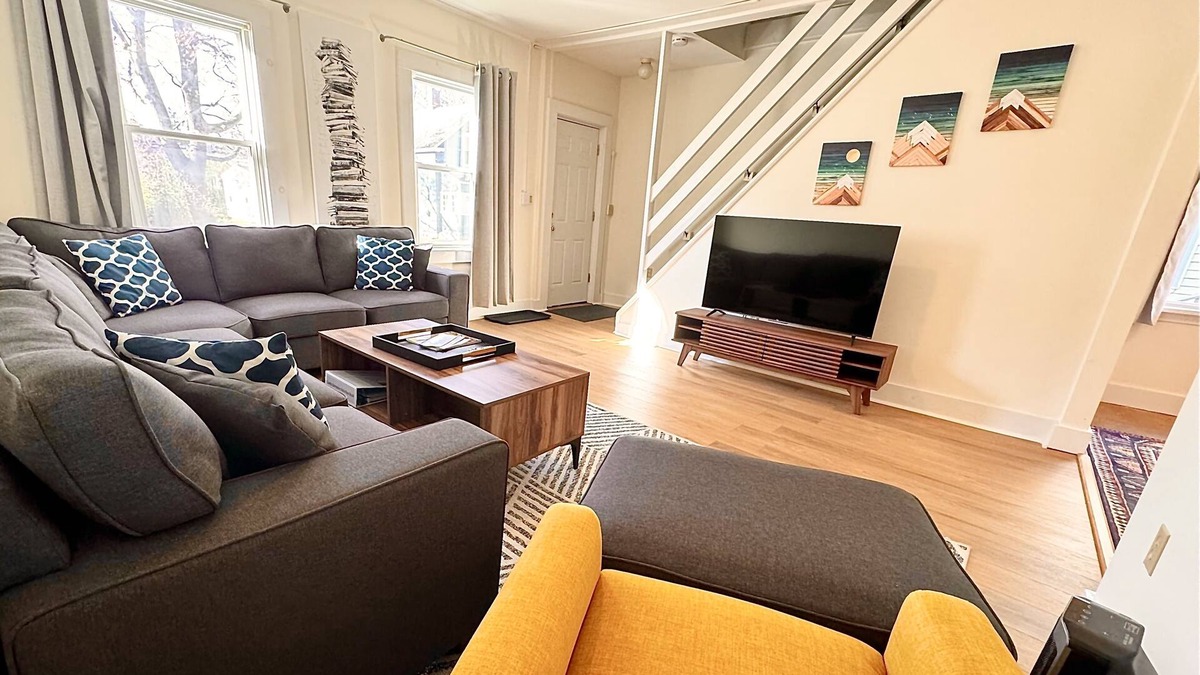 Williamstown House | Walk to campus; open concept kitchen/living;nature trail at end of this quiet st