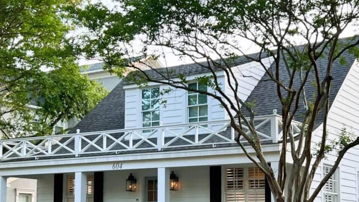 Oxford House | Walk to Campus & Square*Pets Welcome*Luxury Home