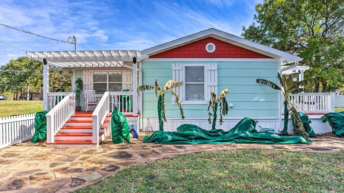 Tool House | Walk to Cedar Creek Reservoir: Home w/Fire Pit!